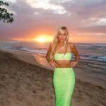 Summer Rae Instagram - If she says she doesn’t want sunset pics she can’t be trusted… Laniakea Beach