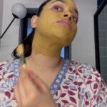 Sumona Chakravarti Instagram – Weekend TLC…. 💞

“What do you do for your skin ?” 
– is the most common question i get asked

Yes the Bengali genes 🧬 are there, but one cannot take it for granted & not care for maintenance.

🔸Good night’s sleep. 
🔹Drinking lots of water. 
🔸NEVER go to sleep with make up on. Never. Even if you’re dead tired or drunk or whatever. Not a dot of make up should be on ur face when you go to bed. 
🔹Cleanser. Toner. Moisturiser. Sunscreen for AM & Night cream for PM. 
🔸My personal opinion (one that i live by) – you don’t always have to wear make up. Let the skin breathe. Keeping it as natural as possible. Remember less is more. 

Some extra TLC that i indulge in whenever i get the time-
•Facial once in 2 months
•Rubbing ice cube on face (whenever I remember😬)
•Fresh aloe vera 
•Or some homemade face pack like the one above –
Multani mitti + rose water+ honey 
(Face + Neck always!)

Ciao 🌷
