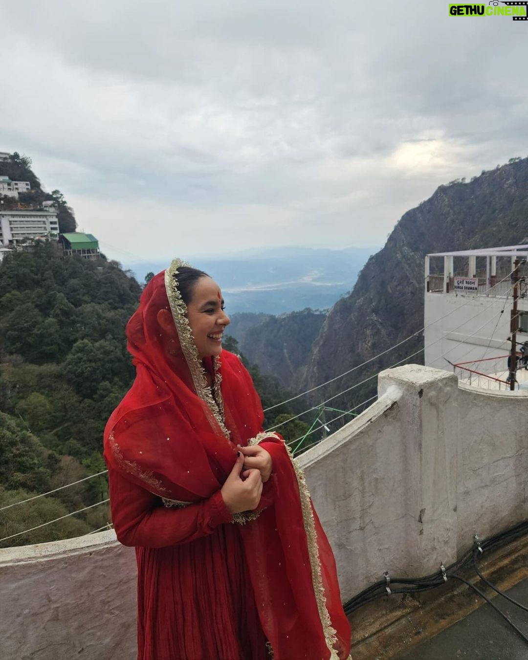 Sunanda Sharma Instagram - The only one who can satisfy the Human Heart, Is the one Who Created it.. 🕉️ #jaimatadi 🙏🌸 Vaishno Devi