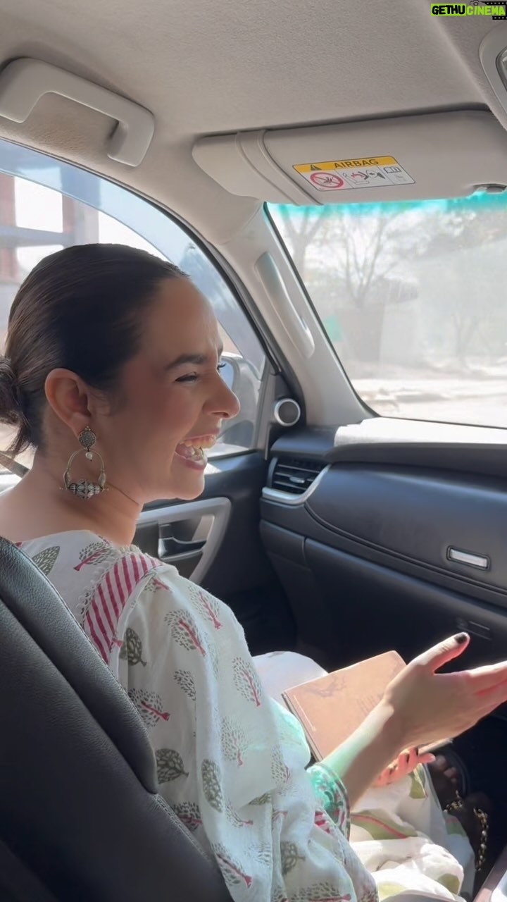 Sunanda Sharma Instagram - Main Nai Kehnda Taras Karo, Par ZULAM te vekho JAAN te vekho🙏 . . Bohot shukriya @sunnypakhoke tohfe te roop ch eniya sohniya kitaaban bhejan layi🌸