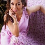 Sunayana Fozdar Instagram - दिल मैं उमंग और पतंग की ऊँची उड़ान के साथ आप सबको मकरसंक्रांति की हार्दिक शुभेच्छा 🪁🪁🪁 Pr @oakpinionpr Wearing @meghmalhaar_ Hair @makeover_by_vrush