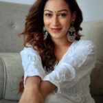 Sunayana Fozdar Instagram - Rafta rafta 🤍 . . . . . . . . 📷 @ibphotography27 Earrings @everstylishcom