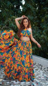 Sunayana Fozdar Instagram - Mere Jaisa Dhoond ke laa ☺️ When the festive fever grips you !!!✨ 📷 - @mirajverma_photography Edited - @anmol_0414 Muah - @makeoverbysejalthakkar Outfit/Accessories - @krupa_jain Team - @greenlight__media