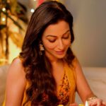 Sunayana Fozdar Instagram - This Diwali, @motisoap is my secret to dressing my best and embracing all the natural goodness ✨ What’s yours? Aali re aali Diwali aali🪔 Moti snanachi vel zaali🥰 Get yours from Blinkit today🥳 #motisoap #uthauthadiwaliaali #motisnanachivelzaali #ad