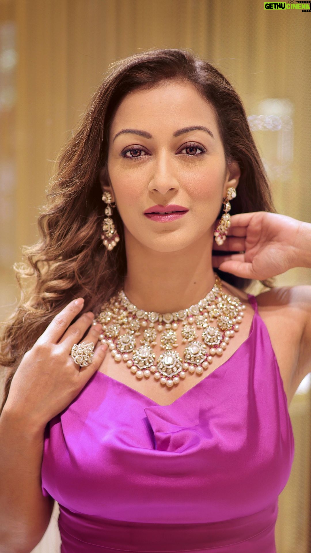Sunayana Fozdar Instagram - #ad Of All the roles and relationships I have, I wanted to celebrate the one i have with myself. This Diwali was the perfect occasion to pamper myself with Jewellery from @irasvafinejewellery! Was spoilt for choice with their exclusive and intricate handcrafted Fine Diamond and Jadau jewellery pieces💕 Felt the Modern Day princess Vibe! Take Your pick from their newly opened lrasva store in Borivali West. They also have a special 100% off on making charges from 9th - 11th November. 11am to 8:30pm So head down there and celebrate yourself 🫶 . . . . . . T&C apply. #IrasvaBorivali #irasva #irasvafinejewellery