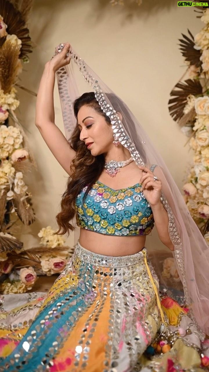 Sunayana Fozdar Instagram - Shaadi Season ho ya Festive Season TRANSITION ka Season is always in ππ π· - @mirajverma_photography Edited - @ibtraditionalphotography Muah - @makeoverbysejalthakkar Outfit/Accessories - @krupa_jain Team - @greenlight__media