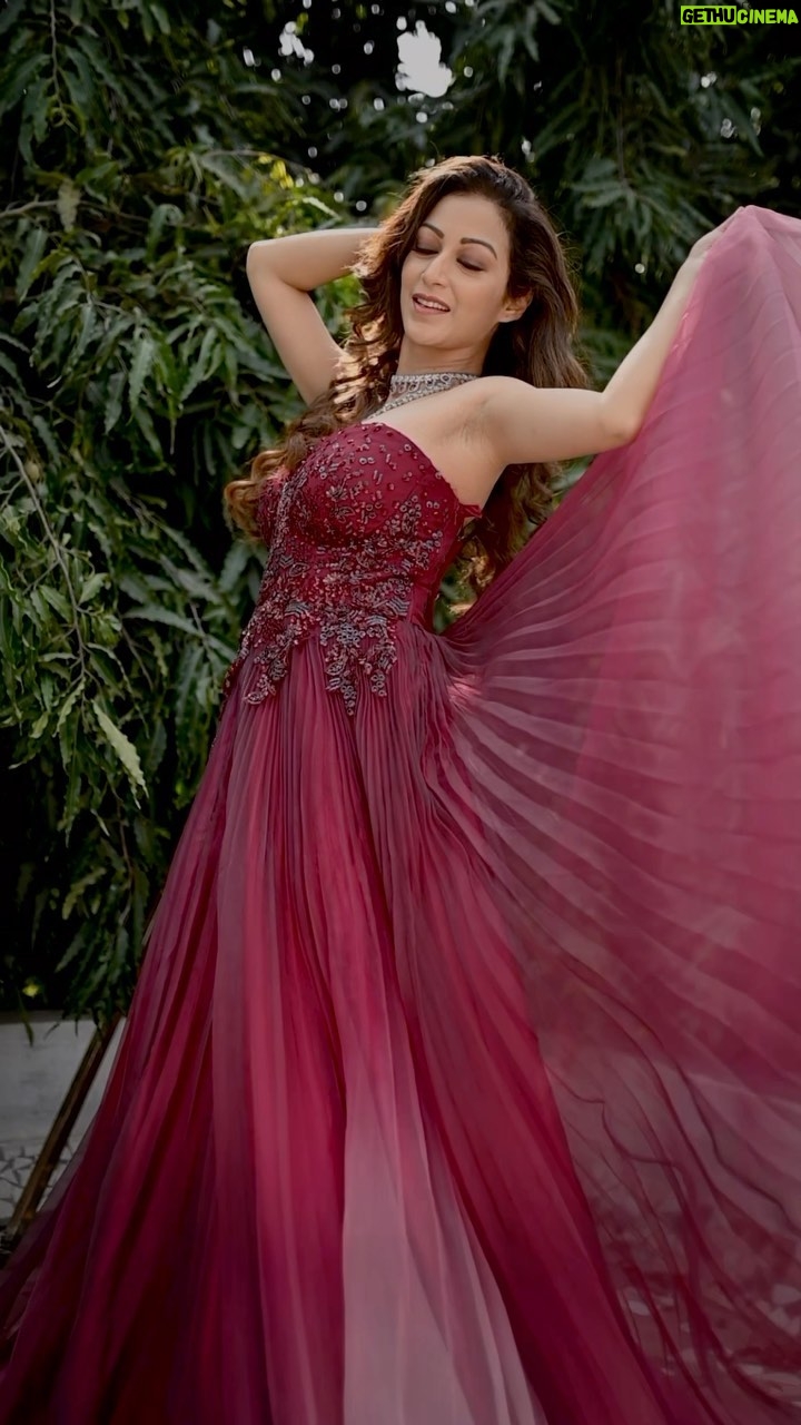 Sunayana Fozdar Instagram - Laal Ishq 🌹 Hello November !! Believing in the magic of November 🪄🧚♀️ 📷 - @mirajverma_photography Edited - @anmol_0414 Muah - @makeoverbysejalthakkar Outfit/Accessories - @krupa_jain Team - @greenlight__media