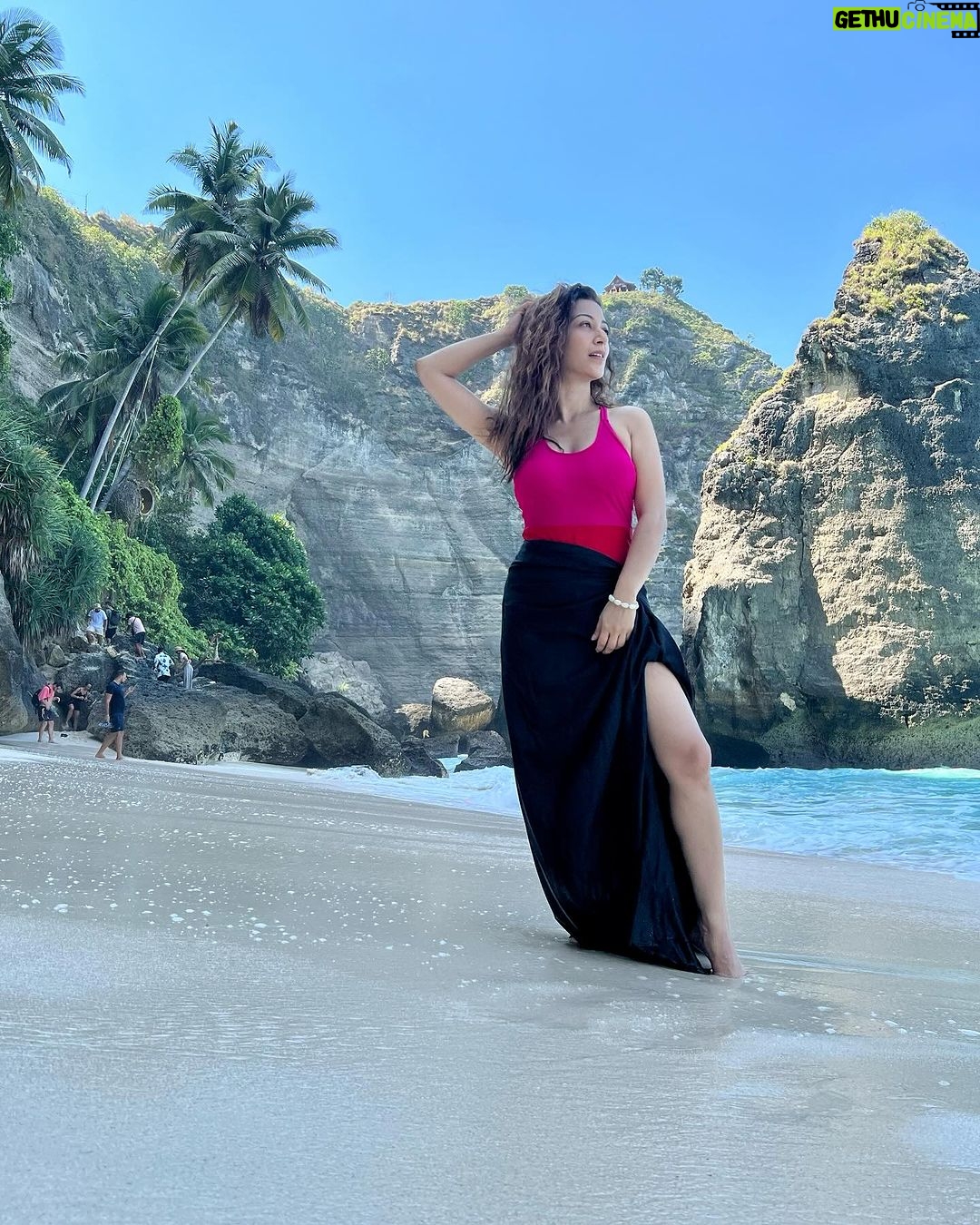 Sunayana Fozdar Instagram - Salty Air ,breeze in my Hair ,tropical stare!ποΈπ π @diamondbeachnusapenida . . Pov : dreaming of a beach backyard Vacay Homeπ₯°βοΈποΈ #beachhouse #vacaywithdrawals Diamond Beach Nusa Penida