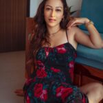 Sunayana Fozdar Instagram - October Sunshine ☀️ In Less than 3 months it’s going to be 2024!!!! This year has surely been such a ride🎡 Guess what’s the best thing that happened to me this year 2023? Clue in the pictures😬 Will pin the right answer!✌️ Wearing @urbanic_in 📷 @ibtraditionalphotography