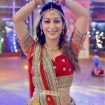 Sunayana Fozdar Instagram - The energy the vibe the strength that Ganpati Bappa gave us to be able to perform for you all 🫶 Show us Some Love 🫶Stay tuned tonight on SAB TV at 8:30pm!!!!! #gratitudepost ❤️ So many people to thank for this @mmoonstar for being my partner and support in every way during the night shoot !🫶🫶 @taarakmehtakaooltahchashmahnfp for giving us the opportunity to perform for Bappa and yourl 🙏🫶 @amarsakharkar for hand holding us with his Choreography !💃🏻 P.S: the 2nd Pic says it all! The happiness when we got everything almost in 1 take☺️