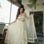 Sunayana Fozdar Instagram - 🤍 . . . 📷 @ibtraditionalphotography Outfit @shivaliahmedabad PR @sonyashaikh Jewellery @swabhimannjewellery Hair @makeover_by_vrush