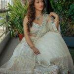 Sunayana Fozdar Instagram - 🤍 . . . 📷 @ibtraditionalphotography Outfit @shivaliahmedabad PR @sonyashaikh Jewellery @swabhimannjewellery Hair @makeover_by_vrush