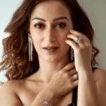 Sunayana Fozdar Instagram - Close ups From the Series 🖤 Muah - @makeoverbysejalthakkar Outfit - @kamli_fashion Accessories- @clara.in Team - @greenlight__media