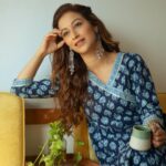 Sunayana Fozdar Instagram - Sunday ke Din puraane gaane wala post💙🎶 . . . . . 📷 @ibtraditionalphotography Wearing @pukhya.jaipur Pr @maverick.communication01
