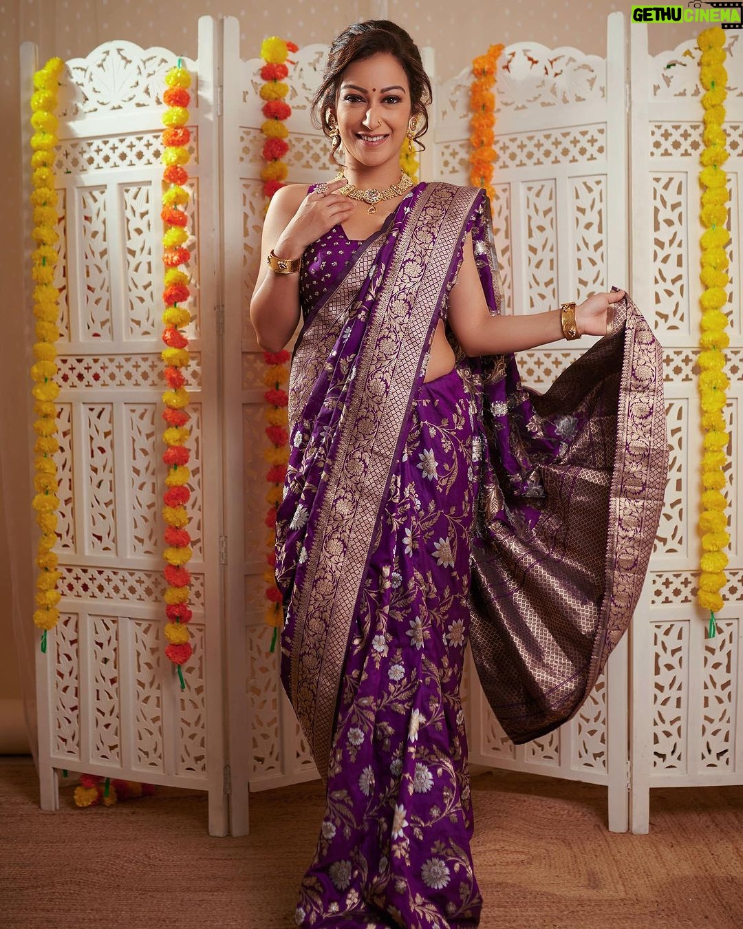 Sunayana Fozdar Instagram - Not Lighting Patakas 🧨…Being one ☺️Saree love forever 🫶🪔 Happy Diwali my insta fam ✨ What’s your fav festive look?🥻💕 . . . . . 📷 - @mirajverma_photography Edited - @ibtraditionalphotography Muah - @makeoverbysejalthakkar Outfit/Accessories - @krupa_jain Team - @greenlight__media