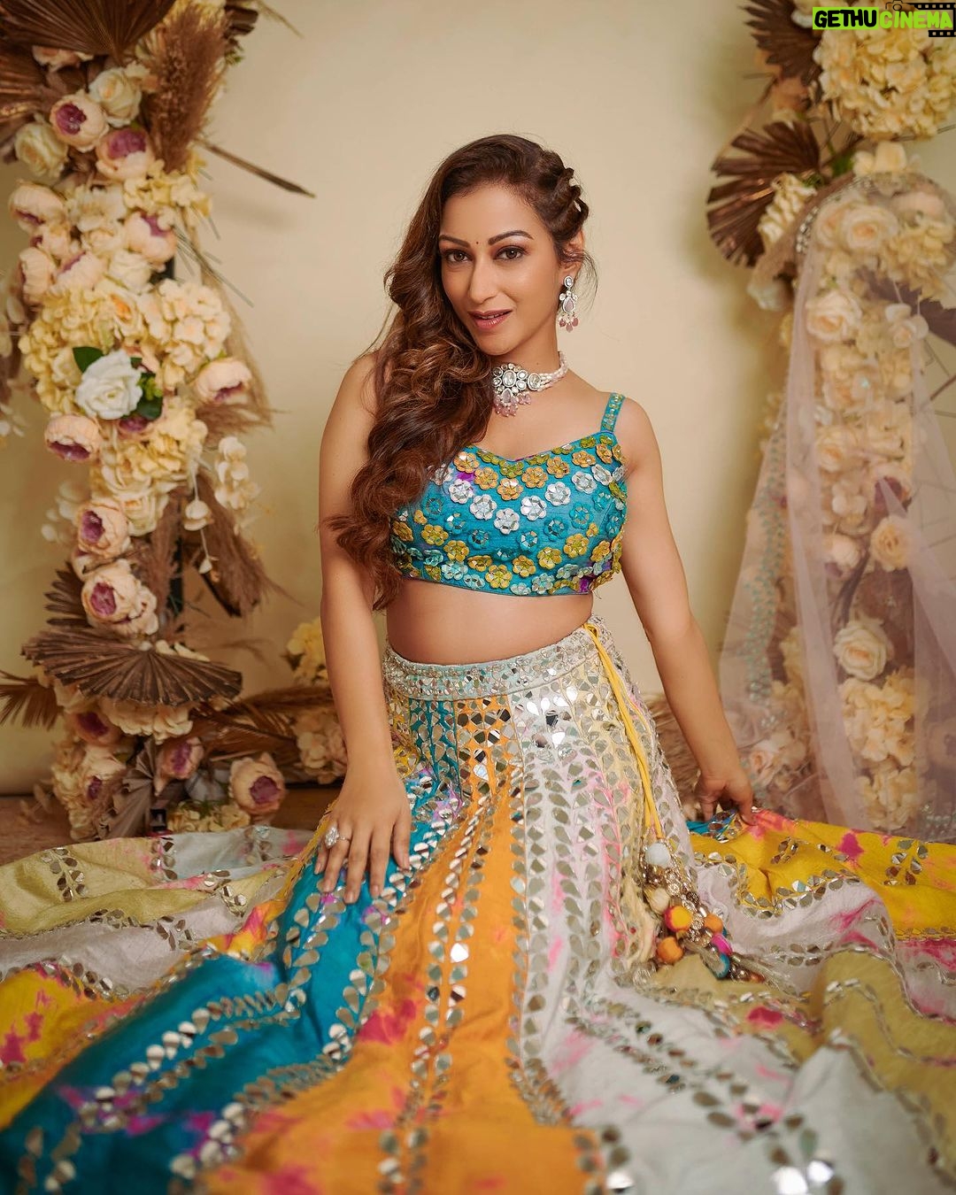 Sunayana Fozdar Instagram - When Cinderella Wore a Lehenga π I Feel more like me in a Lehenga βΊοΈ What is Your vibe ? Gown or lehenga?πorπ₯» . . . . π· - @mirajverma_photography Edited - @ibtraditionalphotography Muah - @makeoverbysejalthakkar Outfit/Accessories - @krupa_jain Team - @greenlight__media