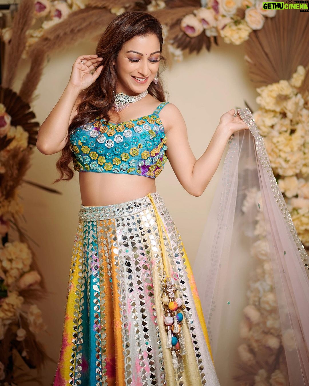 Sunayana Fozdar Instagram - When Cinderella Wore a Lehenga π I Feel more like me in a Lehenga βΊοΈ What is Your vibe ? Gown or lehenga?πorπ₯» . . . . π· - @mirajverma_photography Edited - @ibtraditionalphotography Muah - @makeoverbysejalthakkar Outfit/Accessories - @krupa_jain Team - @greenlight__media