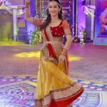 Sunayana Fozdar Instagram - The energy the vibe the strength that Ganpati Bappa gave us to be able to perform for you all 🫶 Show us Some Love 🫶Stay tuned tonight on SAB TV at 8:30pm!!!!! #gratitudepost ❤️ So many people to thank for this @mmoonstar for being my partner and support in every way during the night shoot !🫶🫶 @taarakmehtakaooltahchashmahnfp for giving us the opportunity to perform for Bappa and yourl 🙏🫶 @amarsakharkar for hand holding us with his Choreography !💃🏻 P.S: the 2nd Pic says it all! The happiness when we got everything almost in 1 take☺️