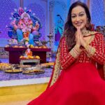 Sunayana Fozdar Instagram - पुढच्या वर्षि लवकर या ! गणपती बप्पा मोरया 🙌 Ganpati Bappa bringing us Faith, hope and blessings😇