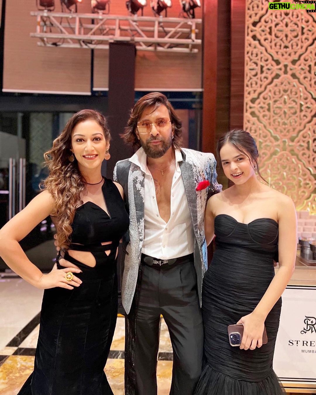 Sunayana Fozdar Instagram - Elegance, grace, and a touch of sass – that's how we do it at the Lokmat Most Stylish Awards 2023 ✨ @lokmat @rishidarda @gladucamepr 🫶 Thank you for a wonderful Evening! Hair - @makeoverbysejalthakkar Outfit - @mireyasanya X @cosmo_bydivya . . . . . . . #lokmatmoststylish #rishidarda #lokmat #lokmatawards