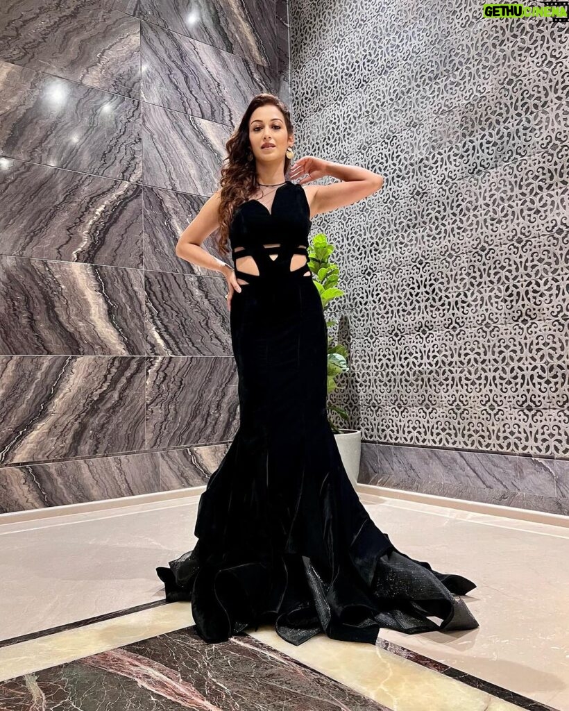 Sunayana Fozdar Instagram - Elegance, grace, and a touch of sass – that's how we do it at the Lokmat Most Stylish Awards 2023 ✨ @lokmat @rishidarda @gladucamepr 🫶 Thank you for a wonderful Evening! Hair - @makeoverbysejalthakkar Outfit - @mireyasanya X @cosmo_bydivya . . . . . . . #lokmatmoststylish #rishidarda #lokmat #lokmatawards