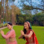 Sunayana Fozdar Instagram - Had to recreate this iconic song on Janmashtami with my fav @sunayanaf 🦚 PS - SPOT @iamkushshah_ 👻😂 . . #janmashtami #festivalready #reelitfeelit #trendingreels #reelsindia #reelsinstagram #tmkoc #bts #shooting
