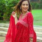 Sunayana Fozdar Instagram - Achchi Lage Dil ko mere har teri baat ❤️ . . . . Styling @styling.your.soul Wearing @nehamtaonline 🎥 @ibphotography27