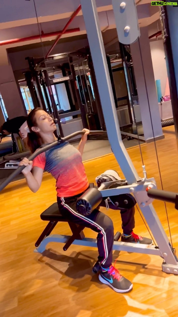 Sunayana Fozdar Instagram - On Days I feel Less Motivated …I Push myself to be Unstoppable 🫶 Mini Vlog of My Gym routine 🏃♀️ This was a day where I broke my Toe nail while shooting, was in So much pain… Had to Turn Pain Into Power!😉 P.S: One of my all time fav Morning motivation songs !Unstoppable!