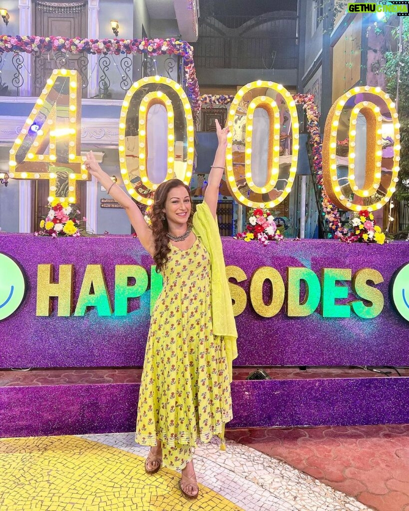 Sunayana Fozdar Instagram - Grateful ,Thankful and Humbled✨🙏#taarakmehtakaooltahchashmah @taarakmehtakaooltahchashmahnfp Completing 4000 Episodes !!!fortunate to be a part of this Journey of winning hearts and making people smile 🫶🥰 Wishes and Love to the Entire Team to all who have contributed in this Journey 🧿 And to our ever Loyal,Loving audience who’ve Loved us like family 🙏