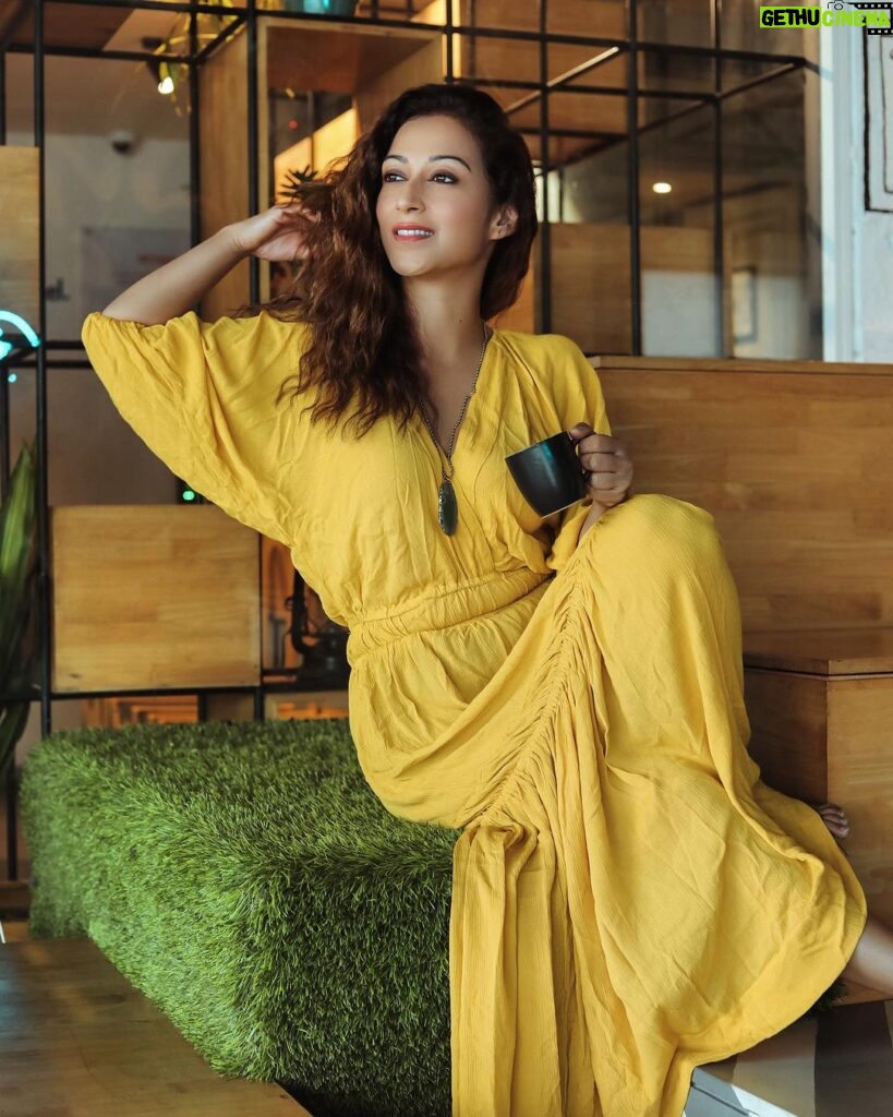 Sunayana Fozdar Instagram - Major Mood these days ☔️ Chai and chill vibe!!! #baarishmainchai P.S: This Song is on loop🎶 Wearing @howwhenwearclothing 📷 @ibphotography27