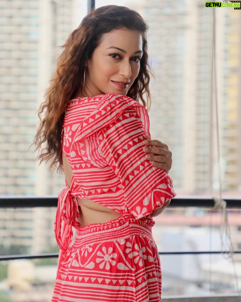 Sunayana Fozdar Instagram - Feeling Red ❤️ Styling : @styling.your.soul Outfit: @styleislandofficial 📷 @ibtraditionalphotography @ibphotography27