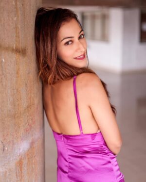 Sunayana Fozdar Instagram - O Mere Dil ke Chain ☺️💜

Wearing @urbanic_in