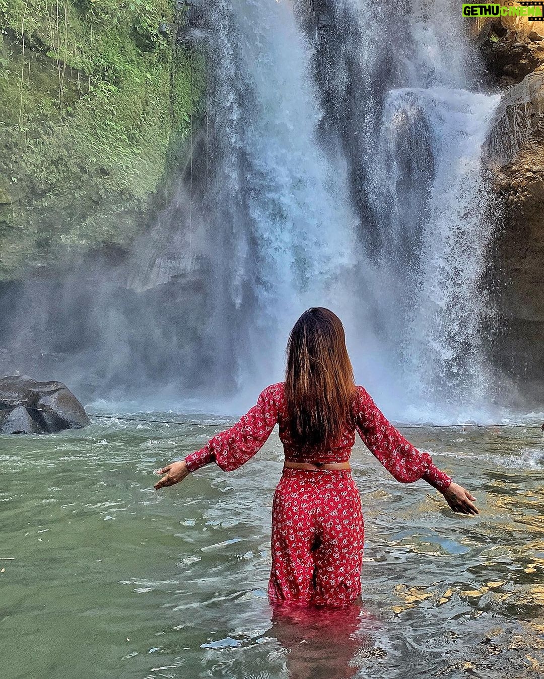 Sunayana Fozdar Instagram - That View though💙 Just like the waterfall Going with the Flow…. 📍tegenungan Waterfall ,Ubud bali Wearing @moonstruckbyss . . . . . . #ubudbali #exploreubud #waterfallsinbali #tegenunganwaterfall #baliwaterfall #thingstodoinbali #waterfall