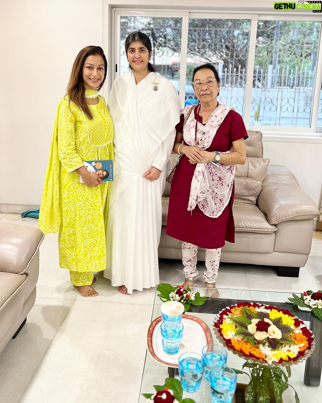 Sunayana Fozdar Instagram - Blessed and Grateful 😇🙏 Thank you @brahmakumaris @bkshivani for The guidance and Love ❤️ That Aura ,that peace and calm that you bestowed upon Us has inspired and enriched us🫶 Thank You Sanjay ji for Making this possible 🙏 OM SHANTI 🙏