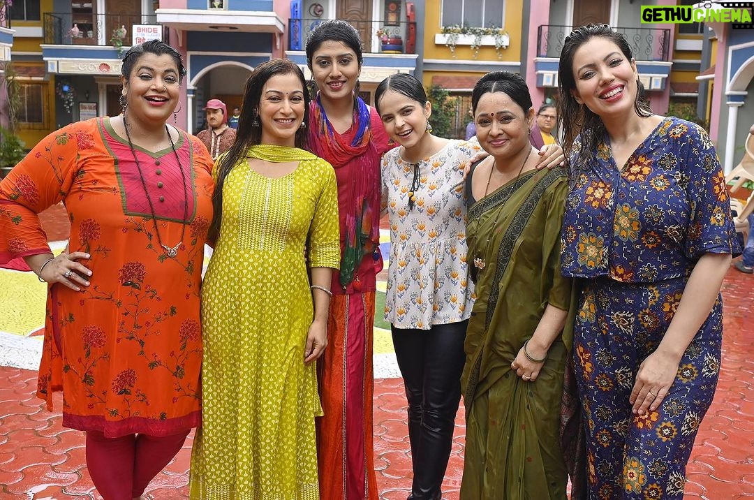 Sunayana Fozdar Instagram - Gratitude Post🦋 Being a part of this Iconic Moment feels surreal!❤️ 15 Glorious Years!!!! A Big thanks to the Entire team and you guys, Without you all this wouldn’t have been possible. 🤗 Many more years to come, Keep showering your love and support, Kyuki aap hai toh hum hai! 🫶 . . #tmkoc #thankyou #15years #15saalbemisaal