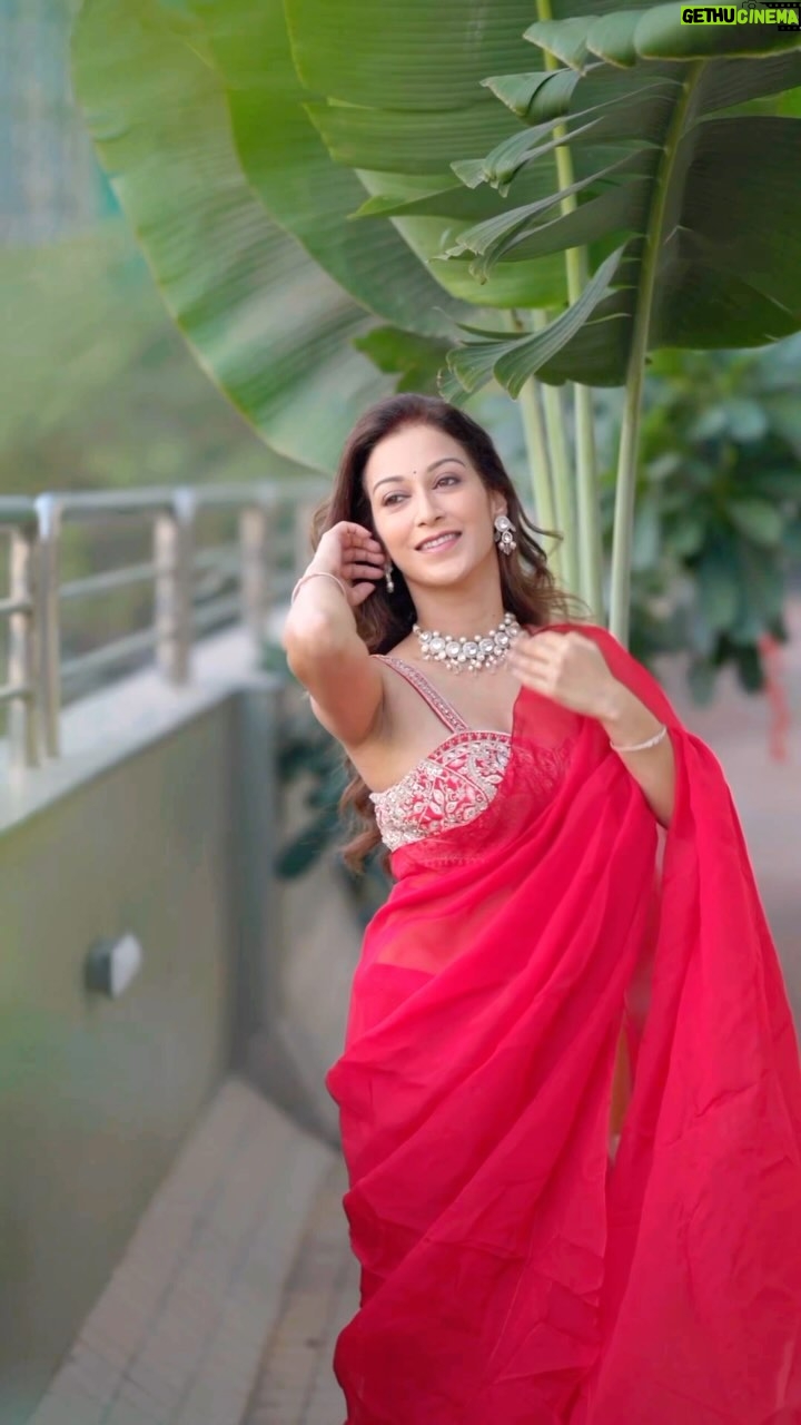 Sunayana Fozdar Instagram - Yeh Laal rang🥰 P.S: A lot of you wanted me styled in a red saree!your wish is my command 🫶♥️ 🎥 - @sk_.click Stylist - @purvabansal5 Outfit - @kalighataindia Jewellery- @joulesbyradhika Team - @greenlight__media