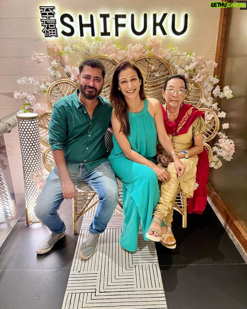 Sunayana Fozdar Instagram - Good Food = Good Beginnings 😇 Loved enjoying this asian extravagant 😍meal with my Mains ❤️ @shifuku.india loved the ambience and the sushi overload !!!!!🍱🍣😍 Thank you for hosting us 🫶