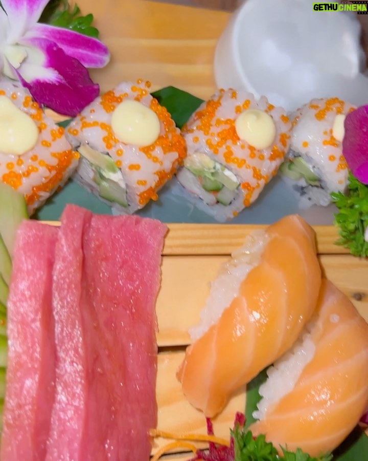 Sunayana Fozdar Instagram - Good Food = Good Beginnings π Loved enjoying this asian extravagant πmeal with my Mains β€οΈ @shifuku.india loved the ambience and the sushi overload !!!!!π±π£π Thank you for hosting us π«Ά