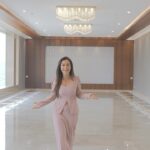 Sunayana Fozdar Instagram - The world is changing now at Panvel’s best!! Every amenity is designed to fulfil your aspirations at Arihant Aspire, from the majestic clubhouse to the attractive swimming pool, the euphoric mini theatre, and the serene spa. Don’t miss the chance to make Arihant Aspire your dream home.🏡 Visit @arihantsuperstructuresofficial today and witness the transformation of not just homes but lifestyles. . . #arihantsuperstructuresltd #changinglifestyle #realestate #arihantlife #LiveTheArihantLife #journeytoyouhome #aspire #ArihantAspireLiving #DreamHomeAtArihant #LuxuryLifestylePanvel #clubhouse #amenities #luxuryamenities #luxuryhome #Reels #reelkarofeelkaro #collaboration #PanvelsBest #luxurylivingpanvel #panvel #navimumbai #india
