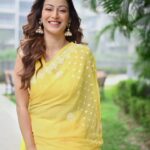 Sunayana Fozdar Instagram - Delhi ki Sardi main Saree pehenne ka mazaa hi kuch aur hai ! In My recent trip to delhi freezing in a Saree ! But Loving every minute! #heroinefeels 🥶 📹 @million_shashank Wearing @veer_sons Muah @anubhadawar Pr @ishreen_vadi