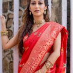 Sunayana Fozdar Instagram - उनकी चभ से दिखूँ मैं तो प्यारी ♥️ 📷- @portraitdeewana Makeup & Hair - @makeoverbysejalthakkar Jewelry - @sejalcreation23 Location - @theresortmumbai Team - @greenlight__media