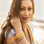 Sunayana Fozdar Instagram - Staying in touch with your roots will always be in trend! Desi girl at heart 🤍 Stylist - @stylingcityy Photographer - @portraitdeewana Makeup & Hair - @makeoverbysejalthakkar Wearing - @readiprintfashions @indianweddingsaree Jewelry - @sejalcreation23 Team - @greenlight__media #entitlemagzine