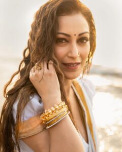 Sunayana Fozdar Instagram - Staying in touch with your roots will always be in trend! Desi girl at heart 🤍 Stylist - @stylingcityy Photographer - @portraitdeewana Makeup & Hair - @makeoverbysejalthakkar Wearing - @readiprintfashions @indianweddingsaree Jewelry - @sejalcreation23 Team - @greenlight__media #entitlemagzine