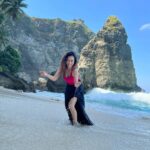 Sunayana Fozdar Instagram - Salty Air ,breeze in my Hair ,tropical stare!🏝️🌊 📍 @diamondbeachnusapenida . . Pov : dreaming of a beach backyard Vacay Home🥰☀️🏝️ #beachhouse #vacaywithdrawals Diamond Beach Nusa Penida