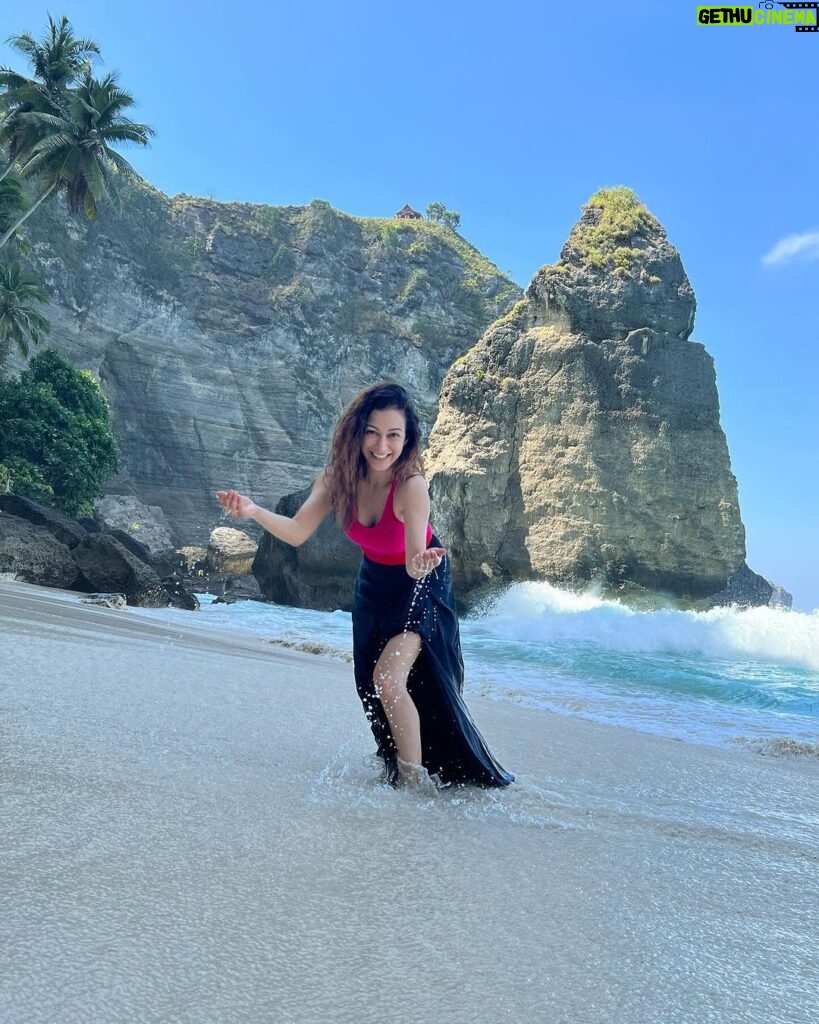 Sunayana Fozdar Instagram - Salty Air ,breeze in my Hair ,tropical stare!🏝️🌊 📍 @diamondbeachnusapenida . . Pov : dreaming of a beach backyard Vacay Home🥰☀️🏝️ #beachhouse #vacaywithdrawals Diamond Beach Nusa Penida