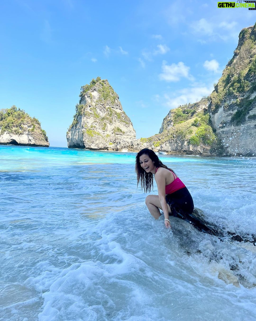 Sunayana Fozdar Instagram - Salty Air ,breeze in my Hair ,tropical stare!ποΈπ π @diamondbeachnusapenida . . Pov : dreaming of a beach backyard Vacay Homeπ₯°βοΈποΈ #beachhouse #vacaywithdrawals Diamond Beach Nusa Penida