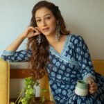 Sunayana Fozdar Instagram - Sunday ke Din puraane gaane wala post💙🎶 . . . . . 📷 @ibtraditionalphotography Wearing @pukhya.jaipur Pr @maverick.communication01