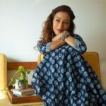 Sunayana Fozdar Instagram - Sunday ke Din puraane gaane wala post💙🎶 . . . . . 📷 @ibtraditionalphotography Wearing @pukhya.jaipur Pr @maverick.communication01