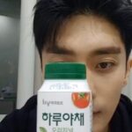 Sung Hoon Instagram - #하루야채 #야쿠르트 따라라 따따다아