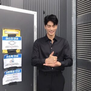 Sung Hoon Instagram - 션 형의 지목으로 #덕분에 챌린지에 기쁘게 참여합니다 누가 뭐래도 당신들이 영웅입니다